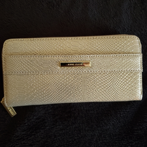 Anne Klein Handbags - 🇨🇦NWT ANNE KLEIN Wallet